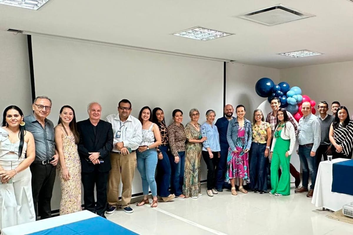 Los doctores y fisoterapeutas: Fabio Bolívar, Samara Suárez, Mauricio Orozco, Paula Parra, Laura Bautista, Angélica Carreño, Liz Libia Cala, Olga Pinto, Juan Carvajal, Diana Cano, Javier Fajardo, Fredy Valderrama, Alain Sánchez, Mario Forero, y Carolina Figueroa. Suministrada / VANGUARDIA