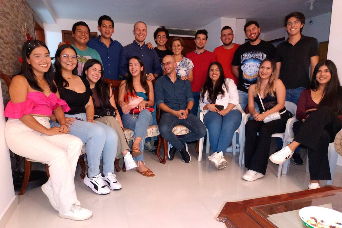 Karla Dayana Chamorro Niño, Ángela María Castaño González, Anny Sofía Sepúlveda Sanabria, María Fernanda Jurado Nieto, Javier Eduardo Moreno Prada, Yilisbey Andrea Romero Uparela, Zulieth Alejandra Romero Uparela, María Daniela Sáiz Pinzón, Juan Diego Fajardo Cáceres, Omar Santiago Barragán Hernández, Diego Felipe Hernández Moreno, Santiago Alejandro Moreno Prada, Clara Inés Prada Forero, Juan Manuel Prada Serrano, Mauricio José Acevedo Galvis, Juan Felipe Salazar Vargas y César Alberto Moreno Prada. Suministrada / VANGUARDIA