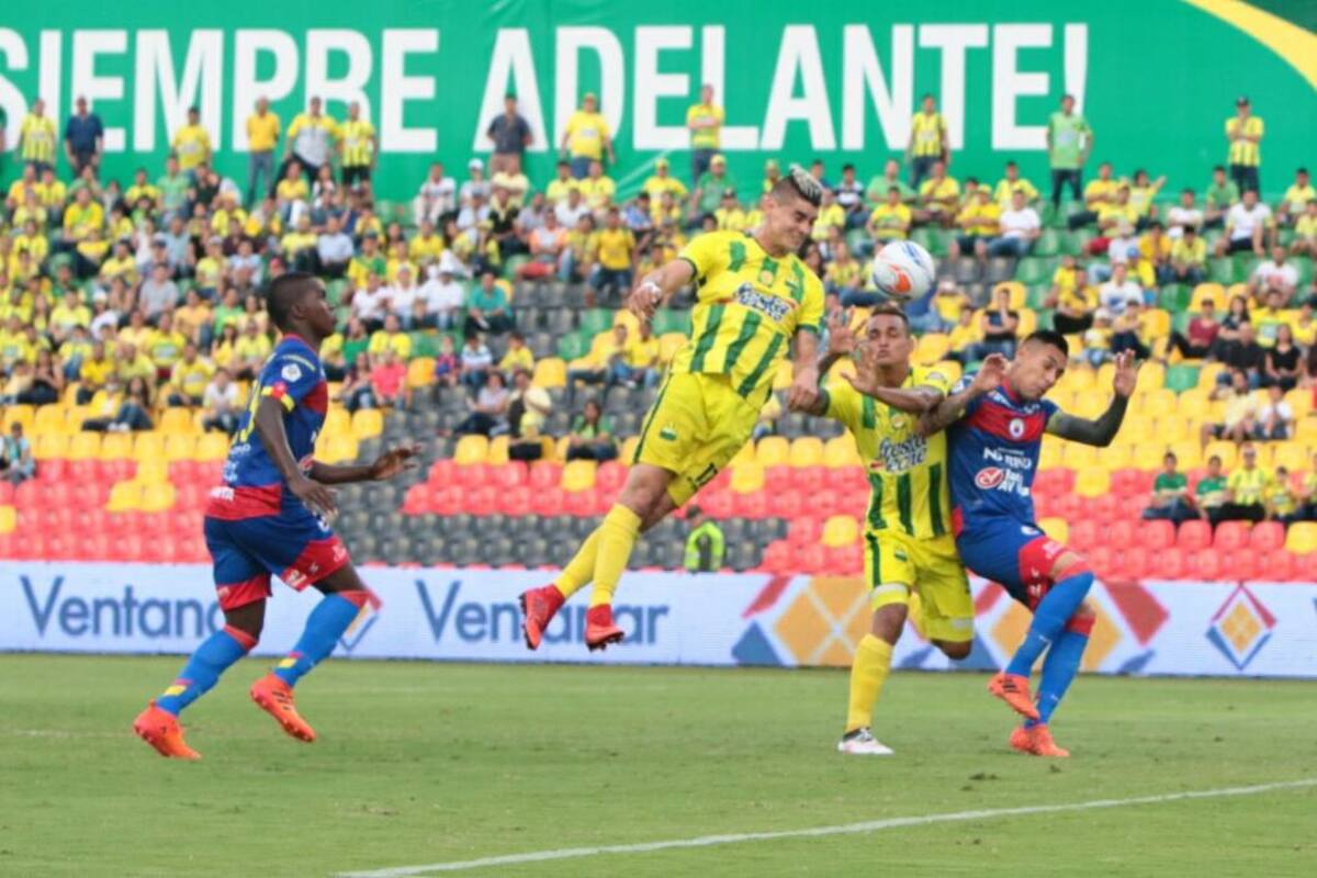 En el estadio Alfonso López, Atlético Bucaramanga y Deportivo Pasto juegan por la fecha 13. (Foto: Fabián Hernández/VANGUARDIA LIBERAL)