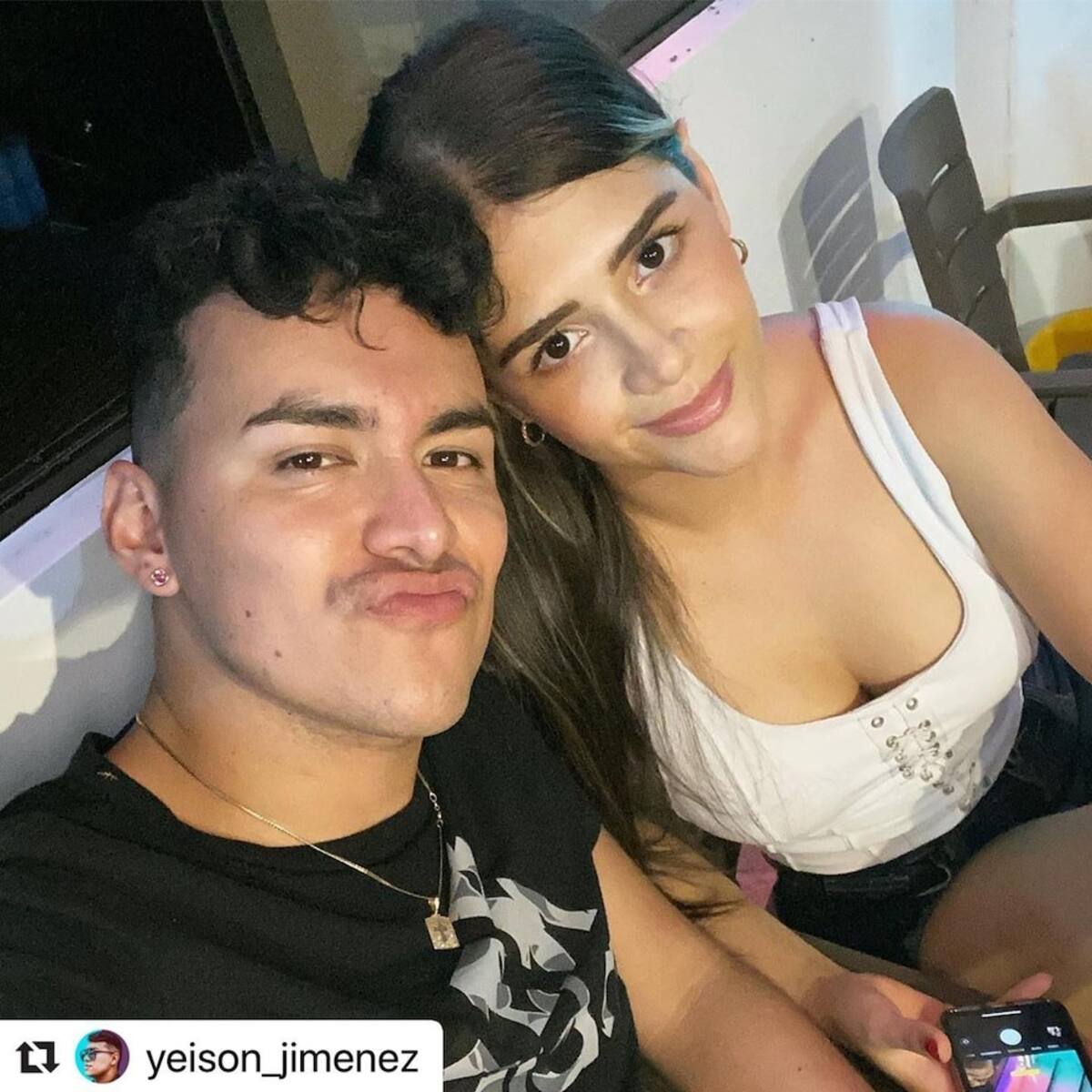 Fotografía antigua de Yeison Jiménez y su esposa, tomada en los primeros años de su relación.