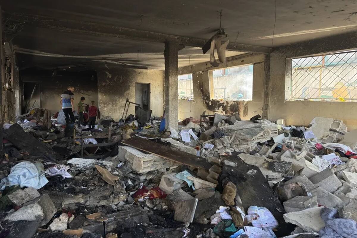 Fotografía de archivo de un bombardeo del ejército israelí a una escuela, en Ciudad de Gaza. EFE/ Ahmad Awad