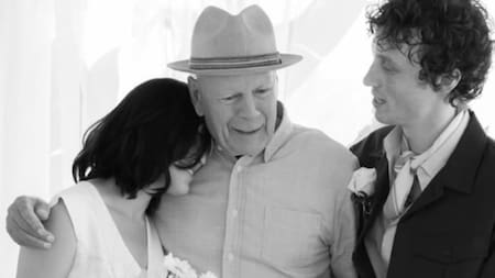 Fotos de Bruce Willis en la boda de su hija emocionan en redes