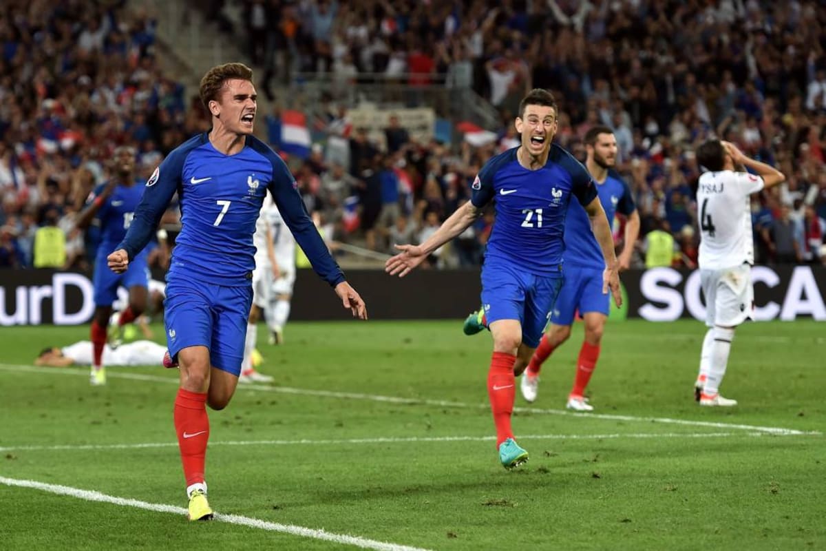 Antoine Griezmann, internacional francés y jugador del Atlético de Madrid, quien no fue titular en el encuentro ante Albania, enfiló el pase de los ‘bleus’ a los octavos de final de la Eurocopa con un tanto bajo su rúbrica, anotado de cabeza, en el minuto 90 de partido. (Foto: EFE / VANGUARDIA LIBERAL)