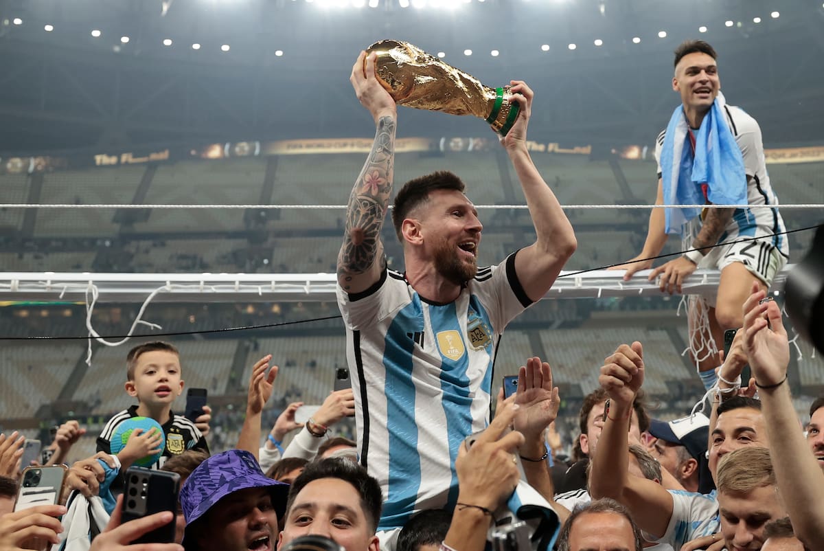 Lionel Messi de Argentina celebra el título Mundial en el estadio de Lusail (Catar). //Archivo EFE