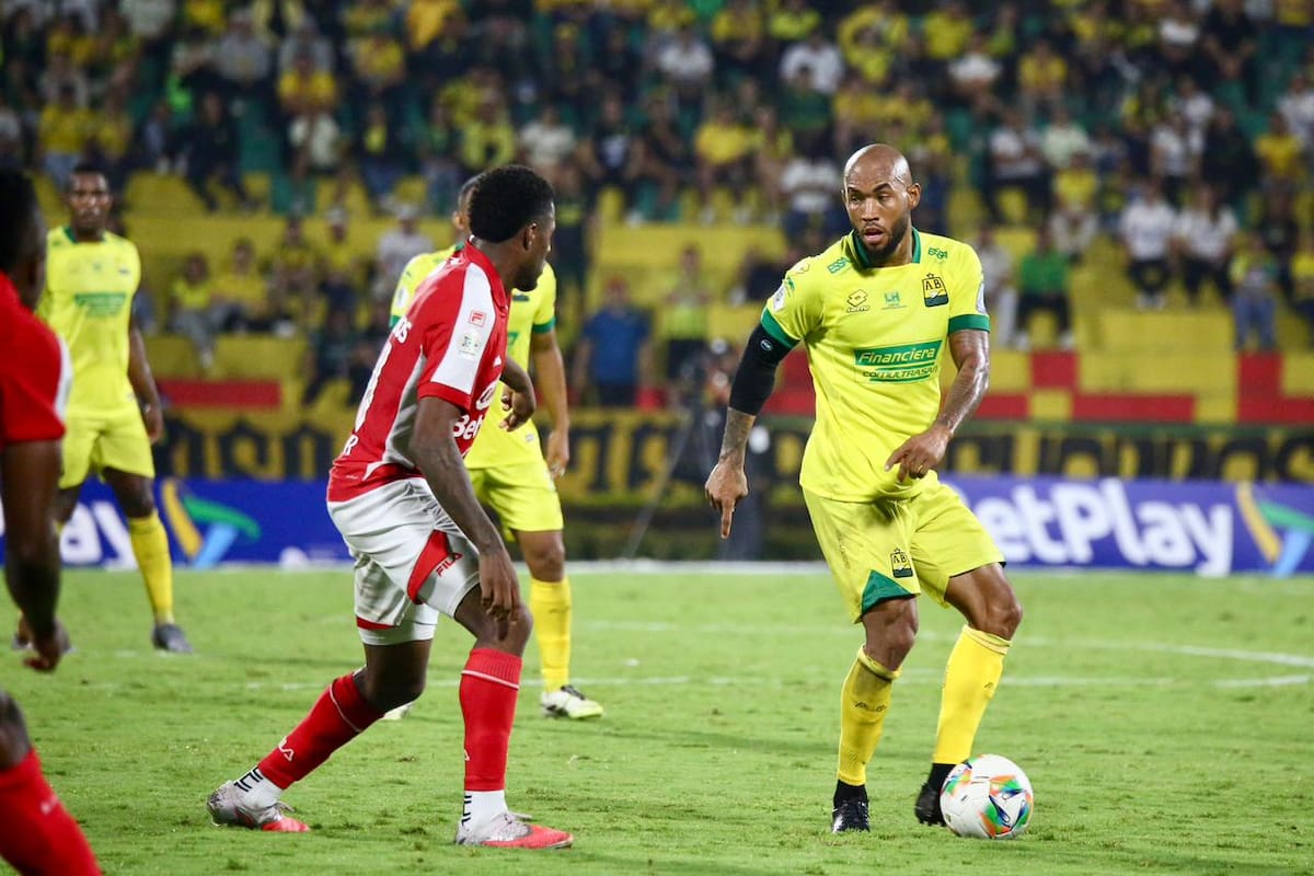 Atlético Bucaramanga perdió 2-1 ante Independiente Santa Fe, por la fecha 14 de la Liga BetPlay I de 2026. Foto: Jaime Moreno.