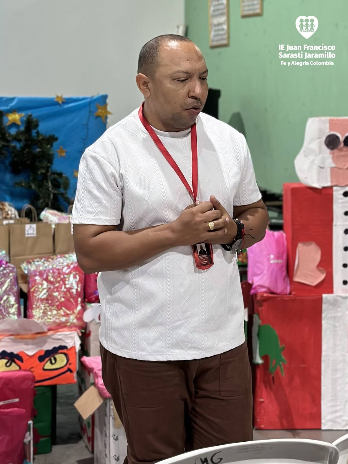 Fredy Alexander Gómez, rector y educador barranqueño, lidera ‘Pasaporte Joven Santander’, una iniciativa que busca conectar a los jóvenes con nuevas experiencias y oportunidades.
Suministrada/Vanguardia