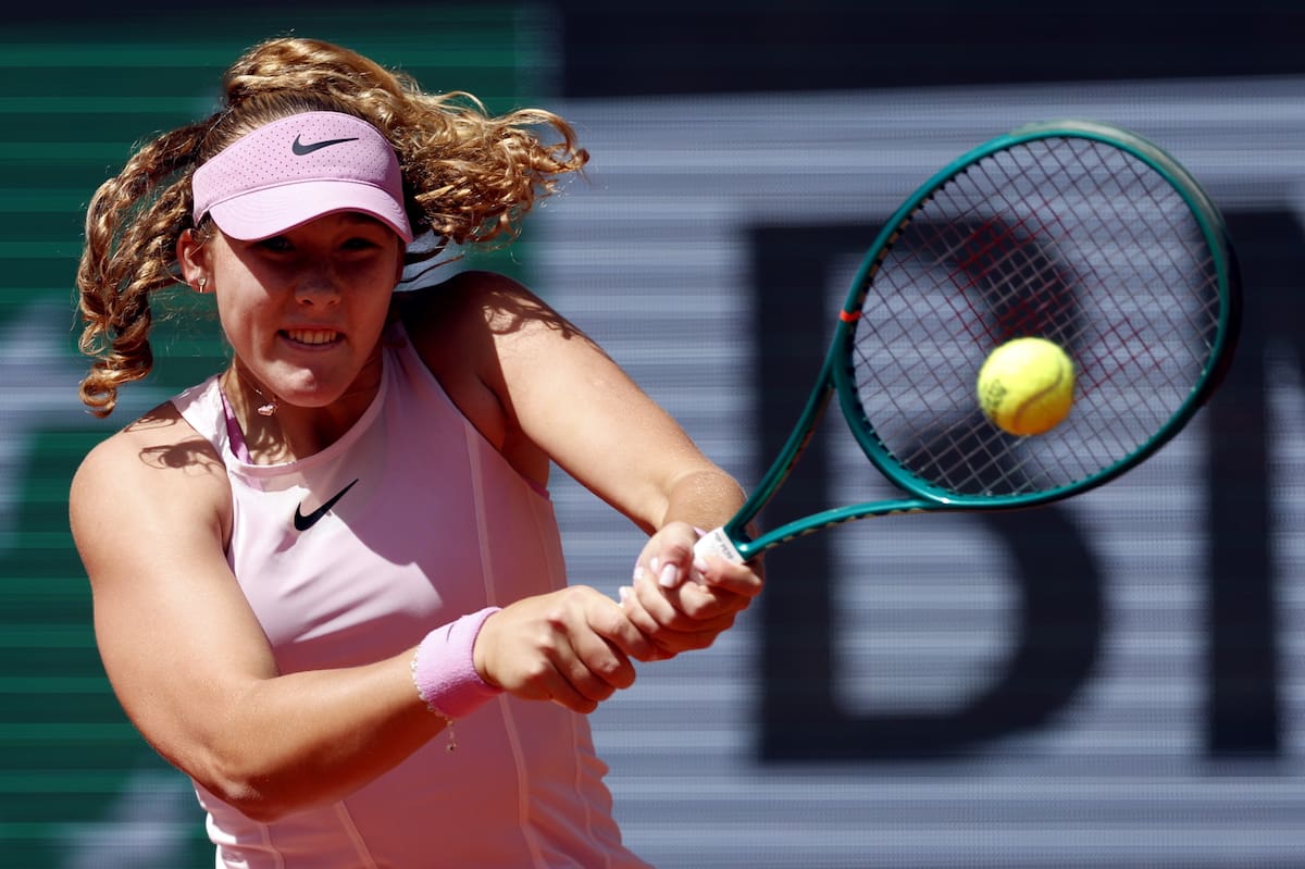 Paris (France), 06/06/2026.- Mirra Andreeva of Russia during her Women's final match against Maja Chwalinska of Poland at the French Open Grand Slam tennis tournament at Roland Garros in Paris, France, 06 June 2026. (Tenis, Abierto, Francia, Polonia, Rusia) EFE/EPA/YOAN VALAT