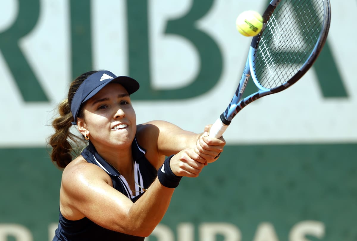Paris (France), 28/05/2026.- Camila Osorio of Colombia in action during her Women's 2nd round match against Yulia Putintseva of Kazakhstan at the French Open Grand Slam tennis tournament at Roland Garros in Paris, France, 28 May 2026. (Tenis, Abierto, Francia, Kazajstán) EFE/EPA/YOAN VALAT