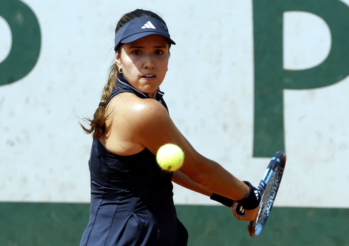 Paris (France), 28/05/2026.- Camila Osorio of Colombia in action during her Women's 2nd round match against Yulia Putintseva of Kazakhstan at the French Open Grand Slam tennis tournament at Roland Garros in Paris, France, 28 May 2026. (Tenis, Abierto, Francia, Kazajstán) EFE/EPA/YOAN VALAT