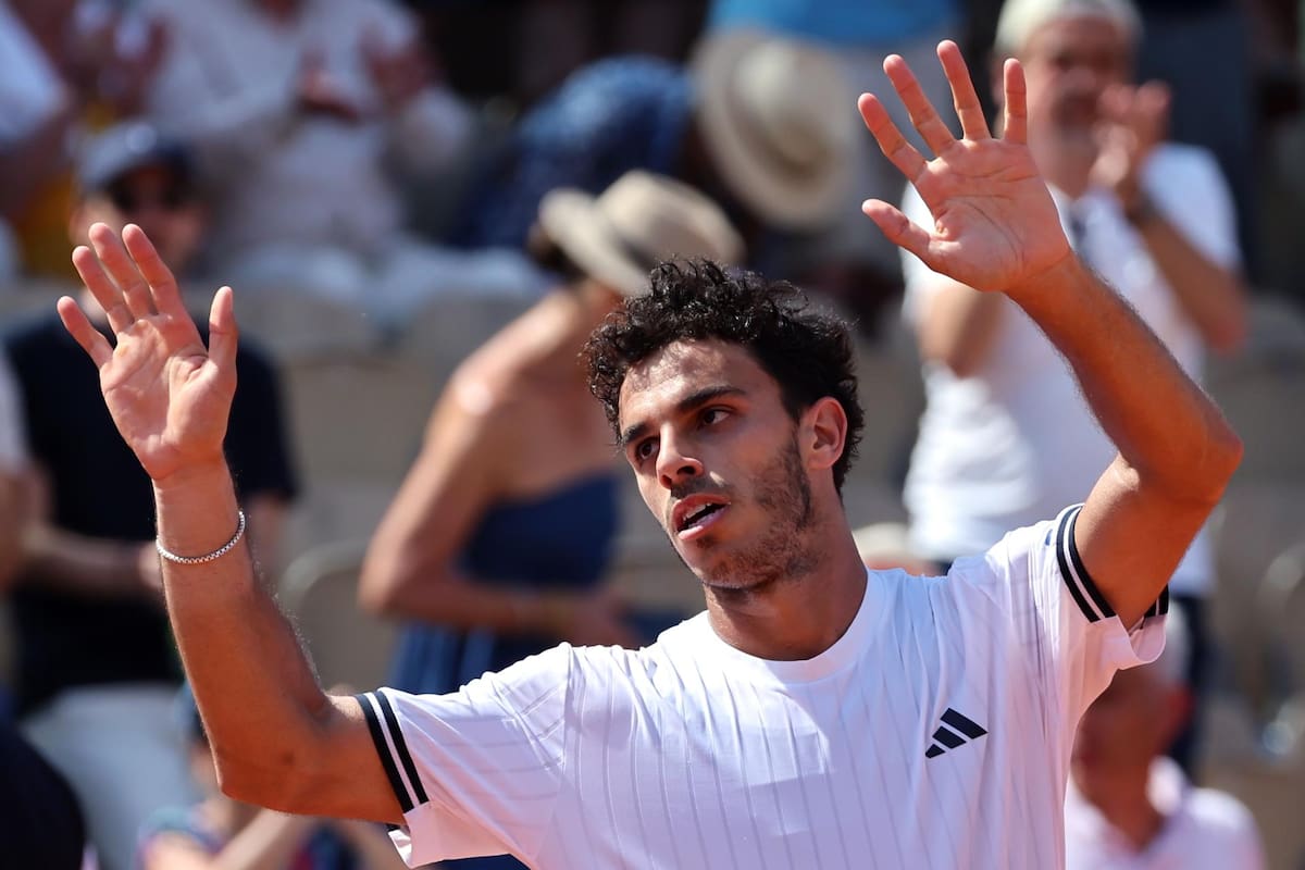 Paris (France), 28/05/2026.- Francisco Cerundolo of Argentina celebrates winning his Men's 2nd round match against Hugo Gaston of France at the French Open Grand Slam tennis tournament at Roland Garros in Paris, France, 28 May 2026. (Tenis, Abierto, Francia) EFE/EPA/CHRISTOPHE PETIT TESSON