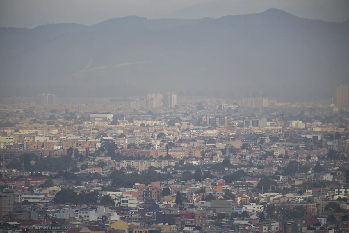 El Ideam confirma que entre el lunes y el miércoles una masa de partículas minerales proveniente del norte de África ingresará al país por el Caribe, justo cuando un frente frío intensifica las lluvias, el oleaje y el riesgo de deslizamientos en más de una docena de departamentos. Foto: Colprensa