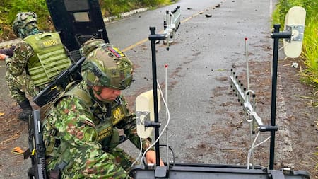 Fuerza Pública reporta 30 capturados y un depósito de explosivos destruido en Huila