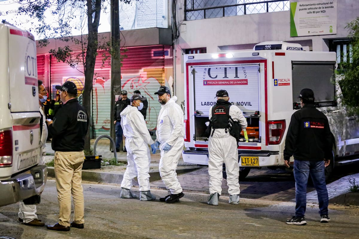Imagen de referencia de un levantamiento por el CTI en Bogotá. // Foto: Colprensa - Mariano Vimos.