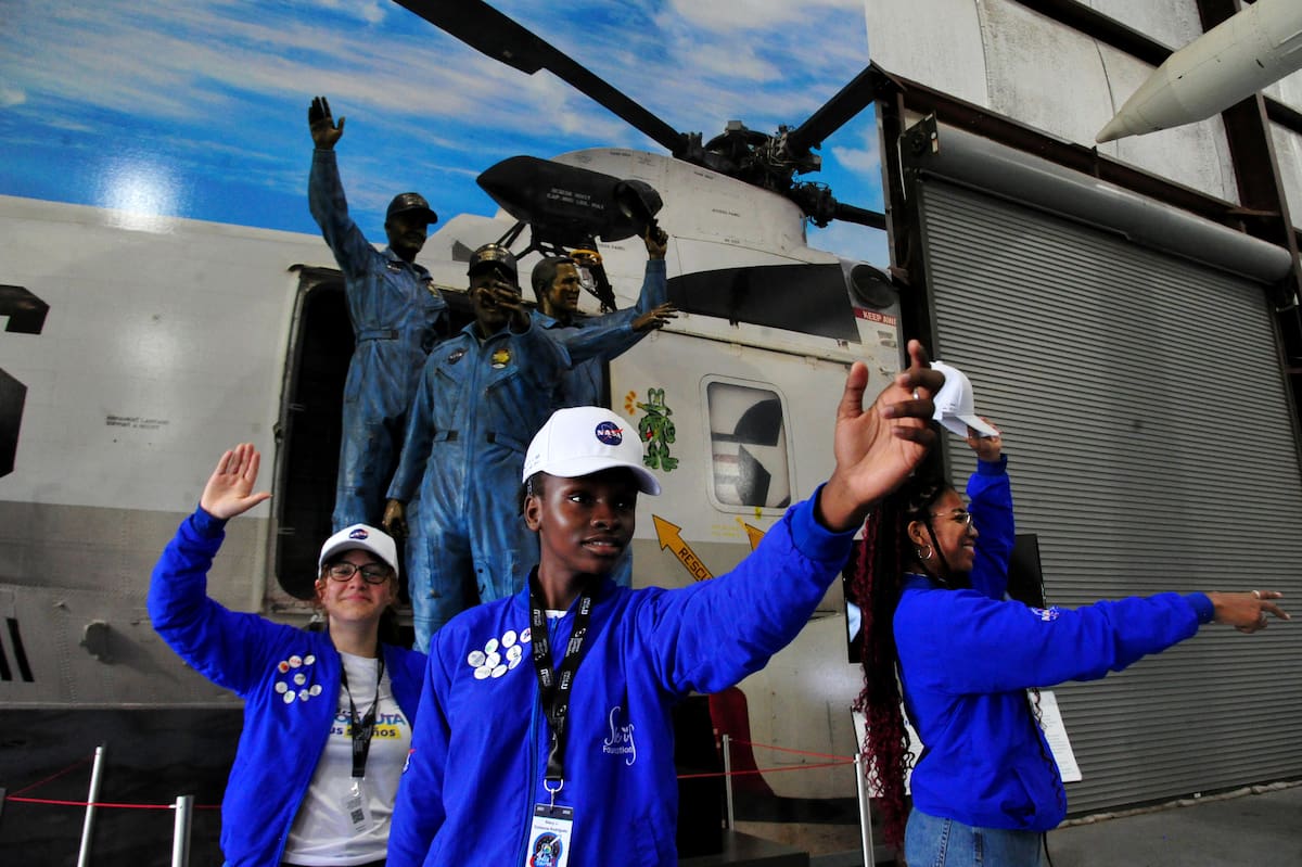 Niñas de la Fundación She Is en la Nasa.