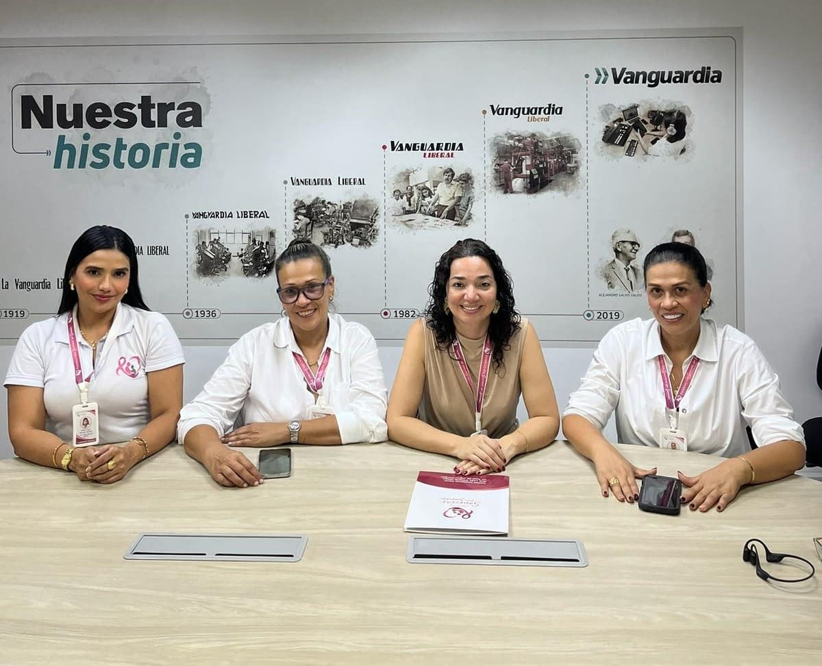 Martha Isabel Acevedo Moreno, Fernanda Acevedo Moreno, Edna Yureni Barrera Aguilar y Liz Romero trabajan por la Fundación Sonrisas que Sanan, que acompaña a pacientes con cáncer en San Vicente de Chucurí.
