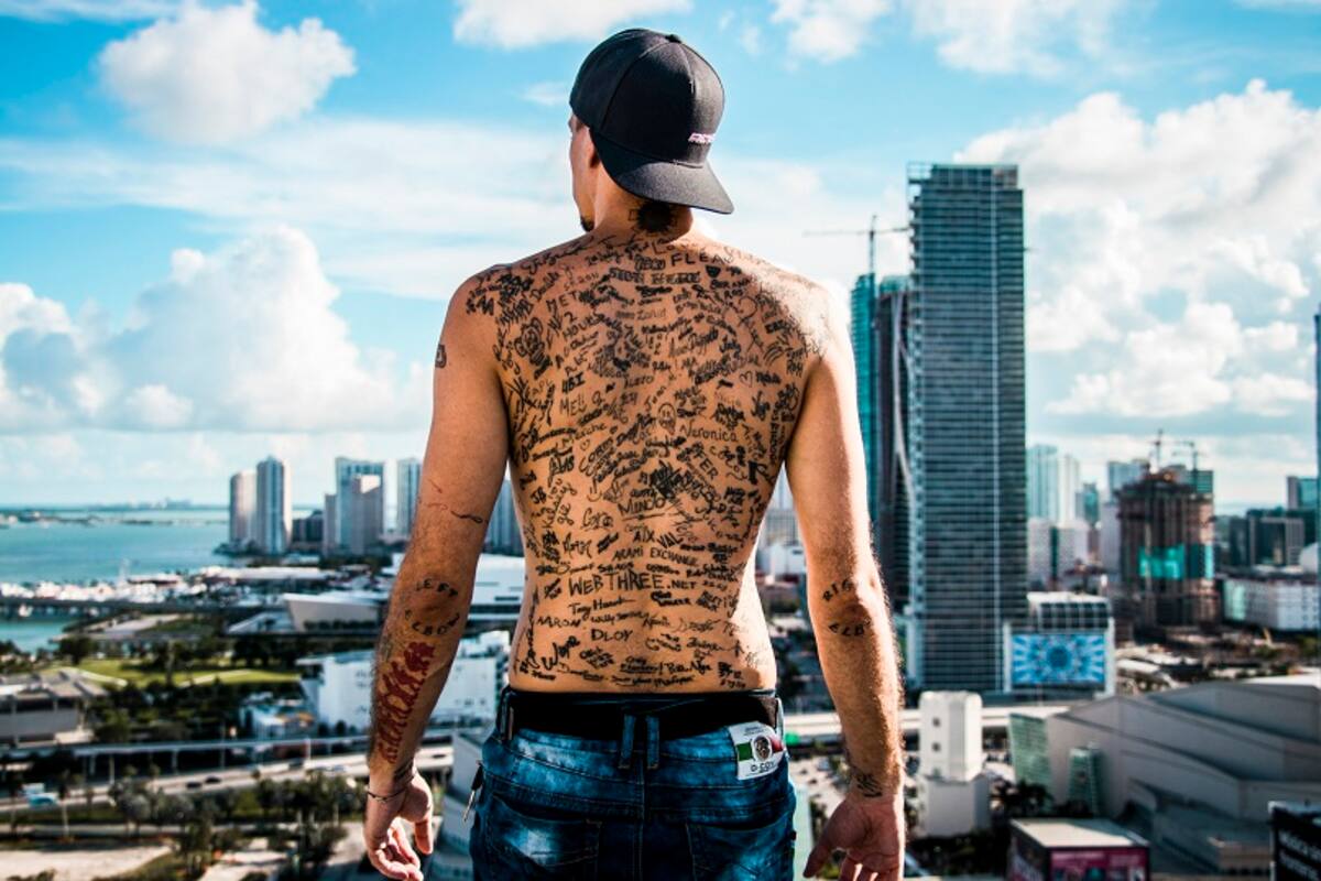 ¿Quién es Funky Matas? Conoce por qué su espalda con tatuajes es récord mundial Guinness.