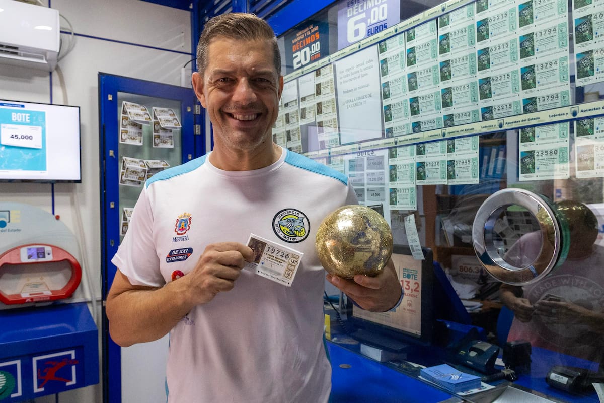 El 19 de julio de 2026 será un día difícil de olvidar para muchos por la victoria de España en la final del Mundial de fútbol frente a Argentina, fecha que se ha convertido en objeto de deseo a la hora de comprar un décimo de la Lotería de Navidad. EFE/ Alba Feixas