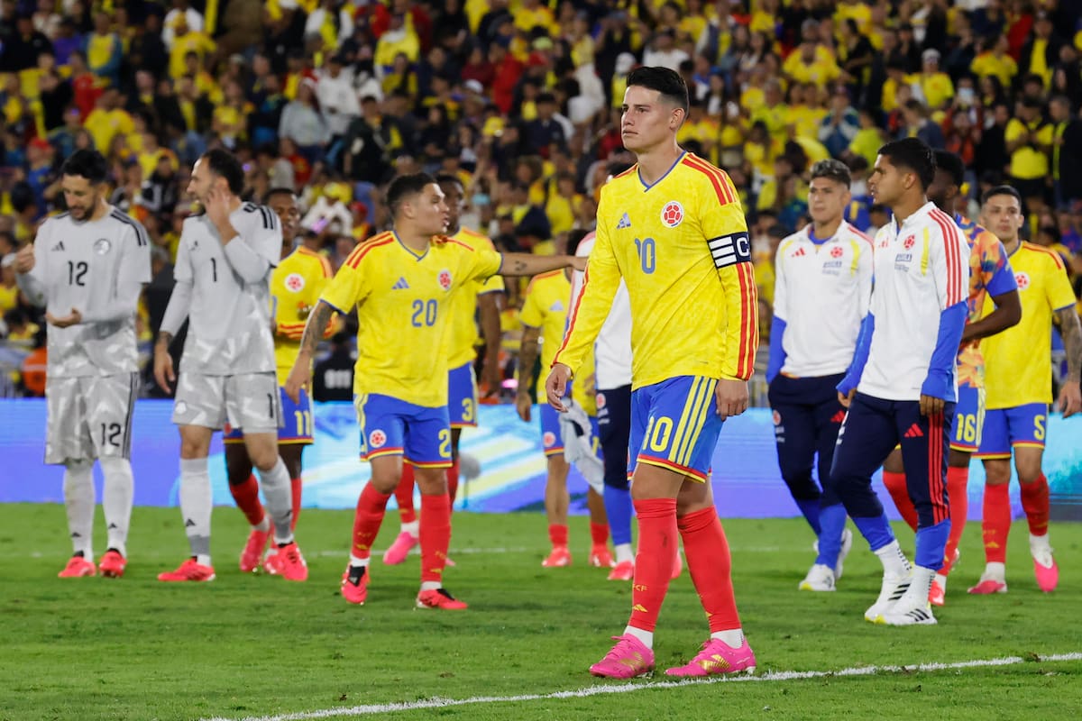 AME7699. BOGOTÁ (COLOMBIA), 01/06/2026.- James Rodríguez (4-d) de Colombia reacciona este lunes, en un partido amistoso entre Colombia y Costa Rica previo a la Copa Mundial de Fútbol de 2026, en el estadio El Campín en Bogotá (Colombia). EFE/ Mauricio Dueñas Castañeda