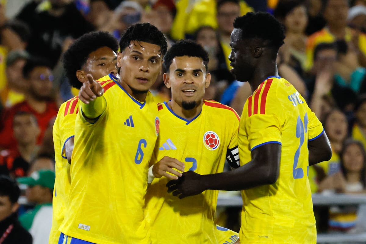 AME7607. BOGOTÁ (COLOMBIA), 01/06/2026.- Jugadores de Colombia celebran un gol este lunes, en un partido amistoso entre Colombia y Costa Rica previo a la Copa Mundial de Fútbol de 2026, en el estadio El Campín en Bogotá (Colombia). EFE/ Carlos Ortega