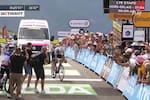 El dramático arribo a meta de Fabio Jakobsen, que por segundos no quedó por fuera del Tour