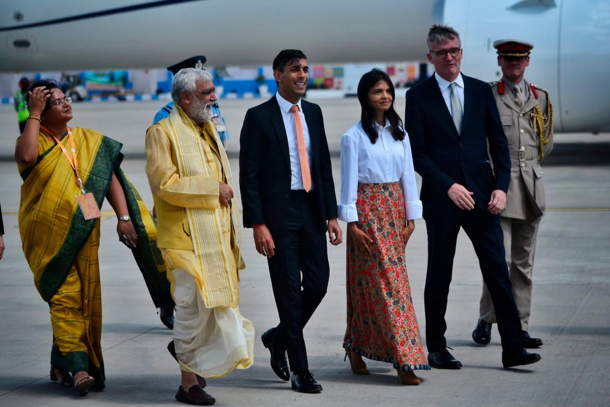 Primer Ministro del Reino Unido, Rishi Sunak, llegando a la Cumbre del G20 en el Aeropuerto Palam Airforce, en Nueva Delhi. EFE/VANGUARDIA