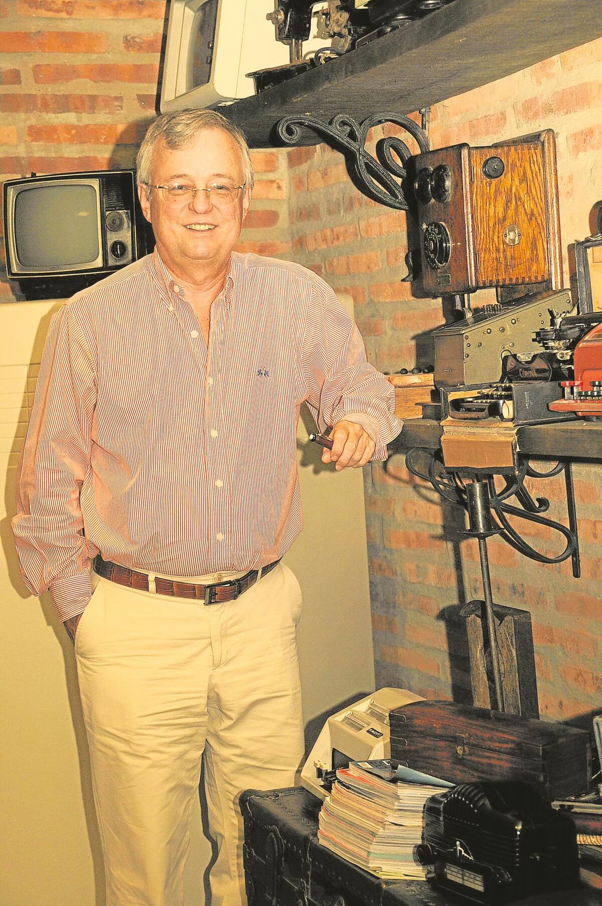 Rafael Ardila Duarte (q.e.p.d.) combinó su labor empresarial con su civismo y además dedicó parte de su vida a proyectos que tuvieran que ver con la educación.