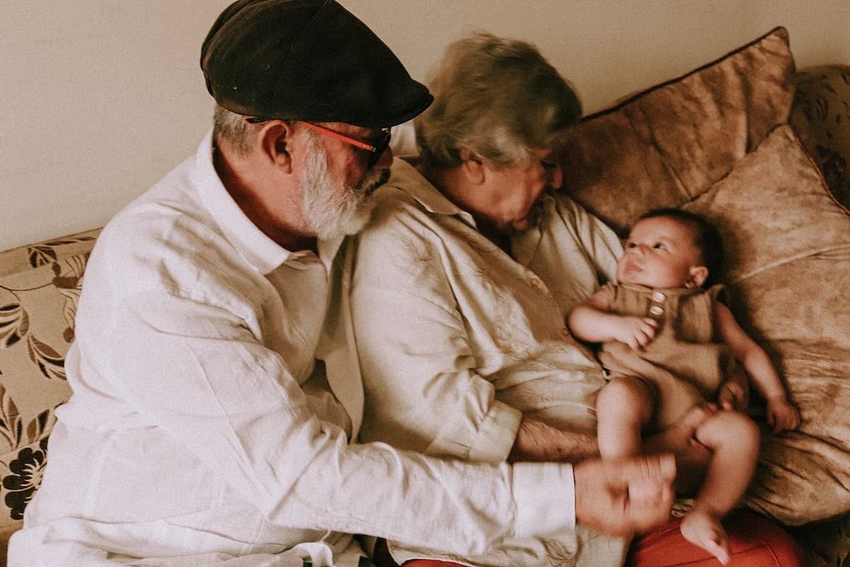 Gabriel LaTorre con su esposa Martha y su nieto. Foto suministrada /VANGUARDIA