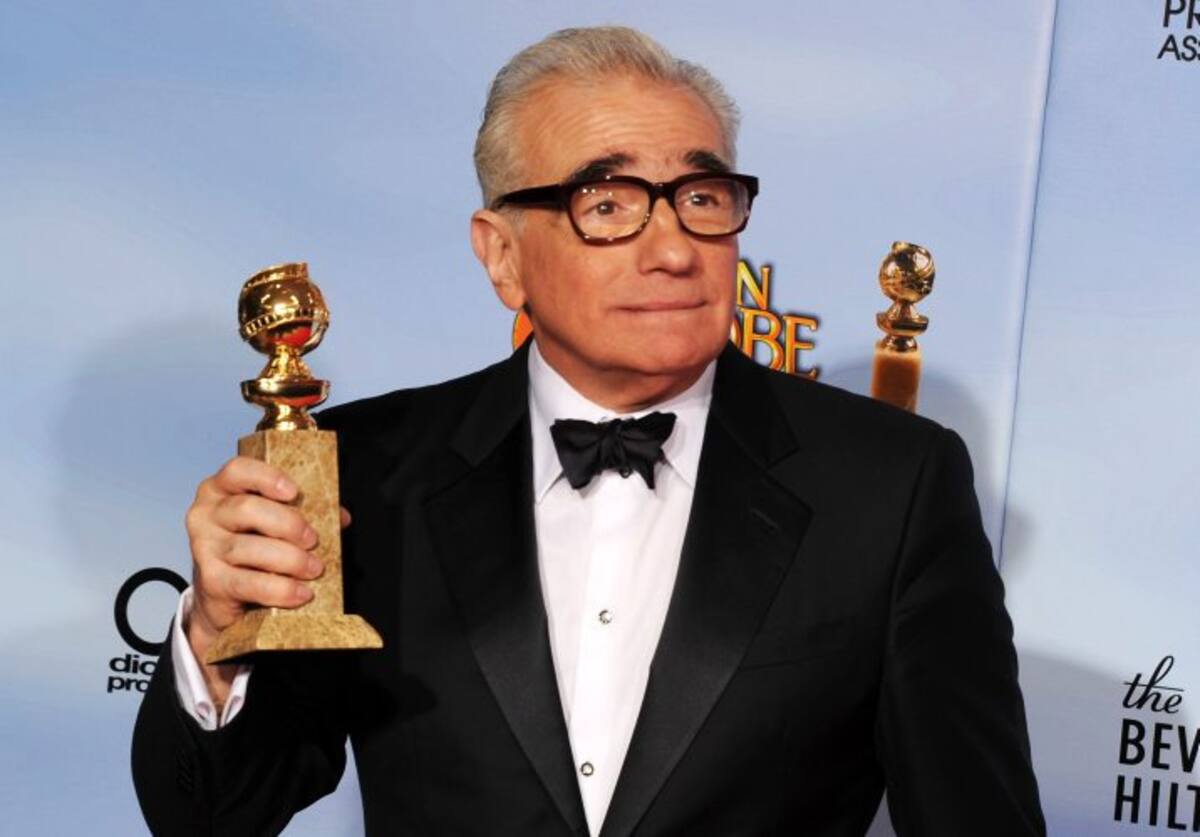 El director Martin Scorsese posa con el galardón a mejor director por la película "Hugo" en la 69 entrega de premios Globo de Oro (Foto: Afp/VANGUARDIA LIBERAL)