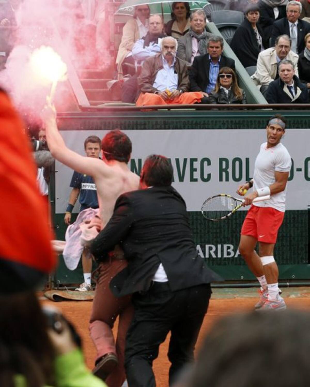 Activistas contra los matrimonios homosexuales interrumpen dos veces la final de Roland Garros (Foto: Afp/VanguardiaLiberal)