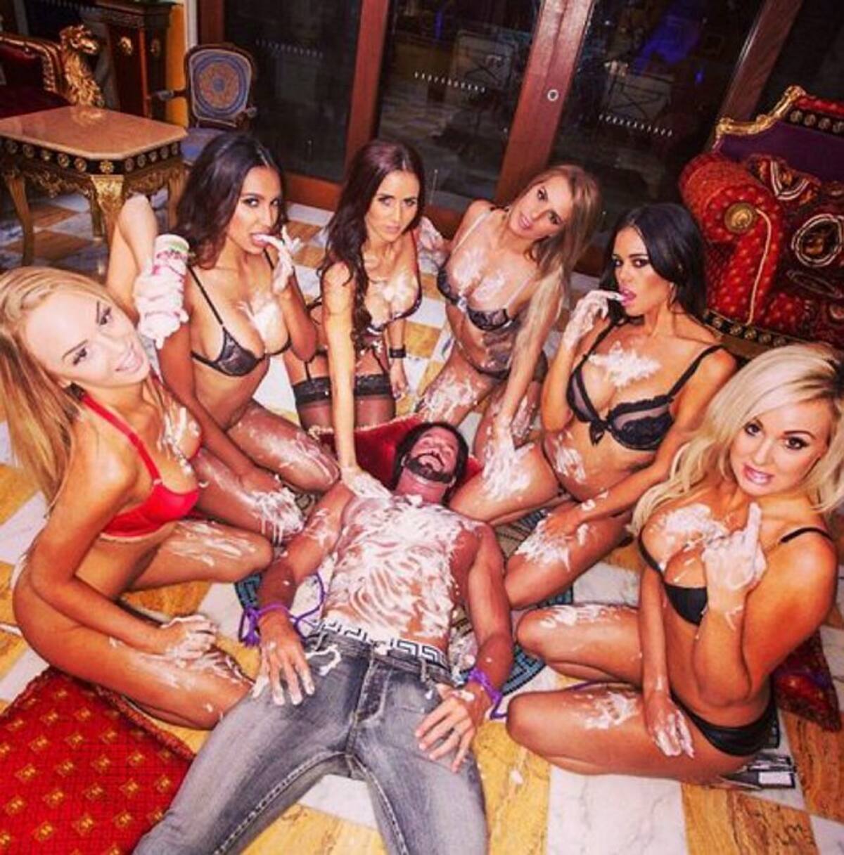 'Candyman', el magnate que pasea a su mujer como un perro (Foto: Tomada de www.infobae.com / VANGUARDIA LIBERAL)