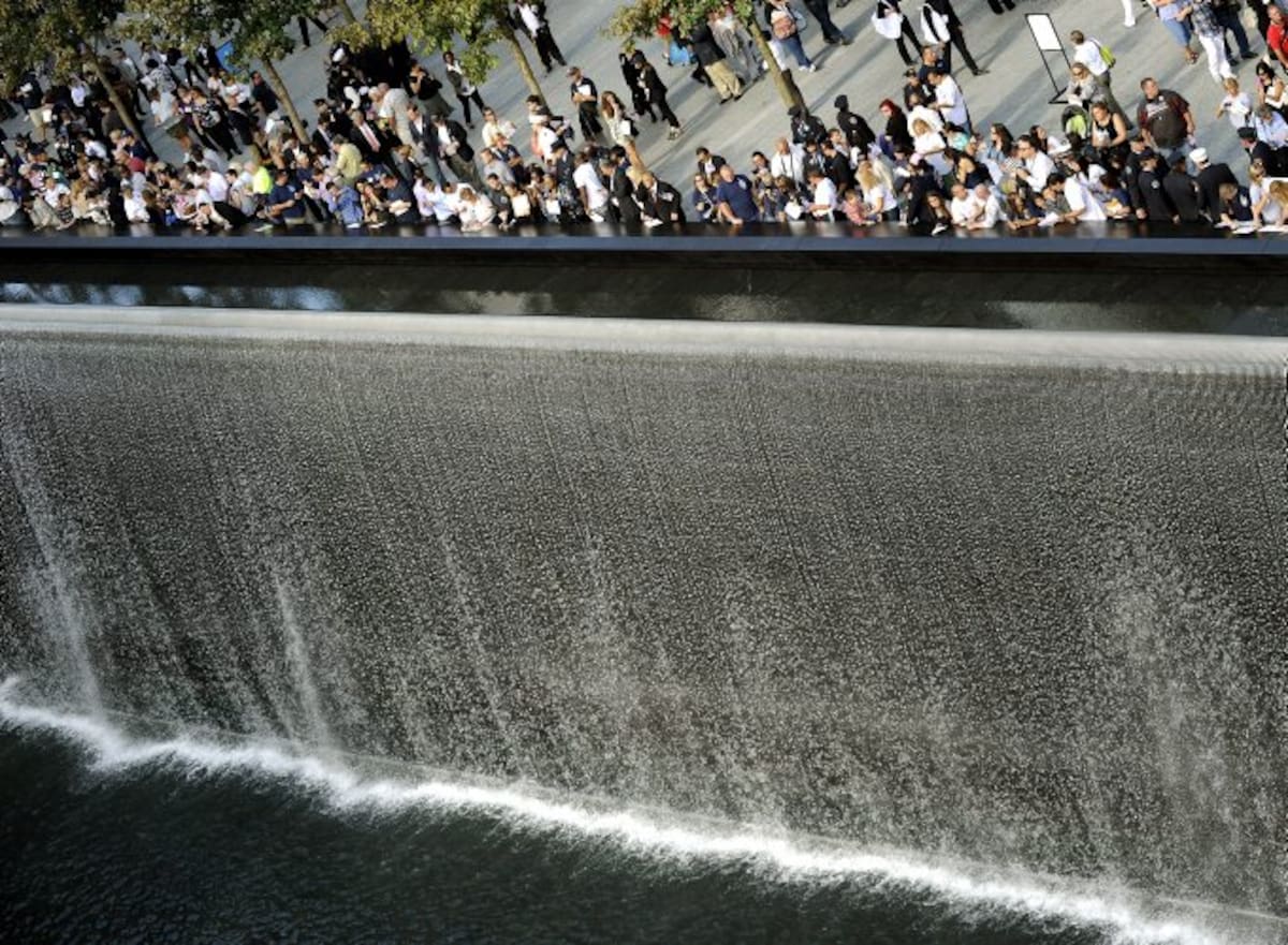 Familiares de las víctimas visitan el Memorial del 11-S (Foto: EFE)