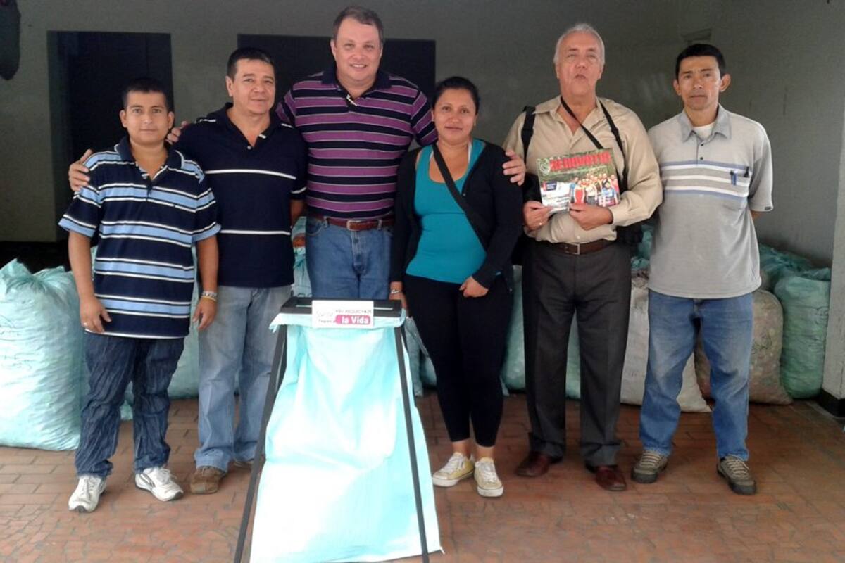 Van cuatro toneladas de ‘tapitas por la vida’ recolectadas en Santander (Foto: MILTON VELOSA/VANGUARDIA LIBERAL)