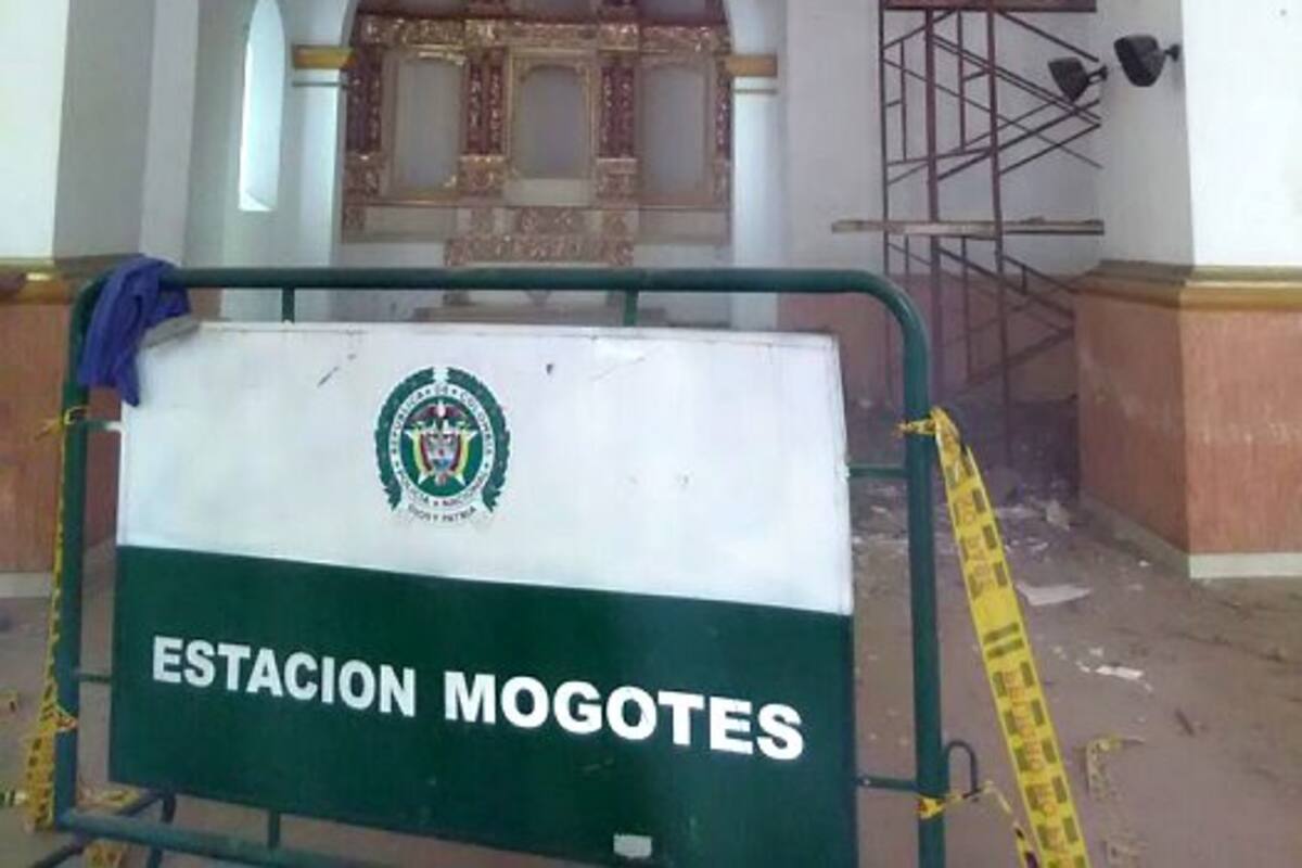 Techo de iglesia de cerca de 200 años se cae a pedazos en Santander (Foto: Suministrada /VANGUARDIA LIBERAL)