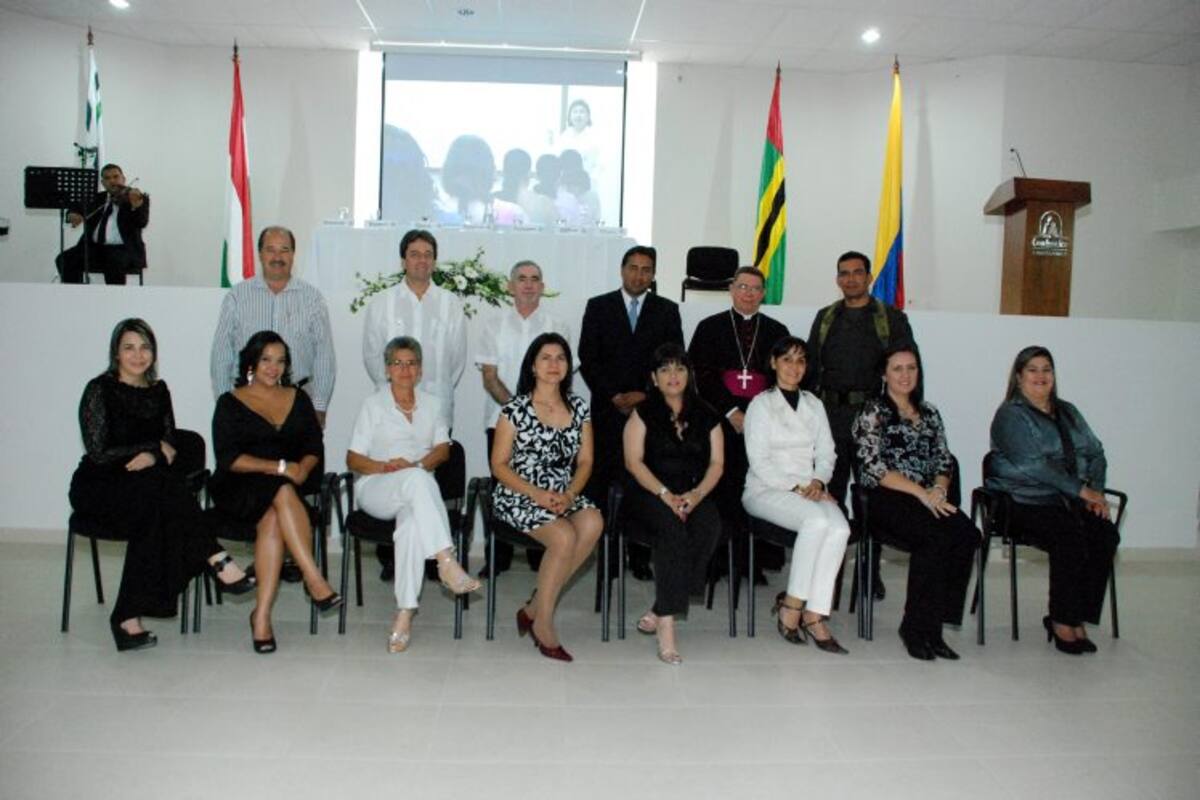 Mauricio Gómez Villarreal, Luis Hernán Cortés Niño, Rafael Antonio Tarazona Orejarena, Jorge Humberto Ardila Velandia, Monseñor Luis Albeiro Cortés Rendón, Tc. Jorge Evelio Palomino López, Elizabeth Chaín Ramírez, María Carolina Rosales Camacho, Betty Camacho Santamaría, Lidia Ayde Grandas Garcés, María Consuelo Prada Rodríguez, Nora Eddy Corzo Guerrero y Carmen Cecilia Quintero Lozano. (Foto: Suministrada)