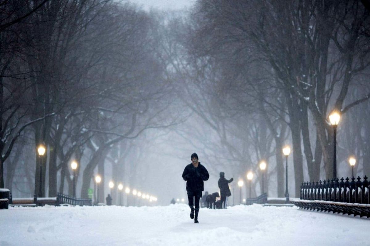 El termómetro marca -1ºC en Nueva York y las escuelas, aeropuertos y comercios están cerrados. (Foto: AFP/VANGUARDIA LIBERAL)