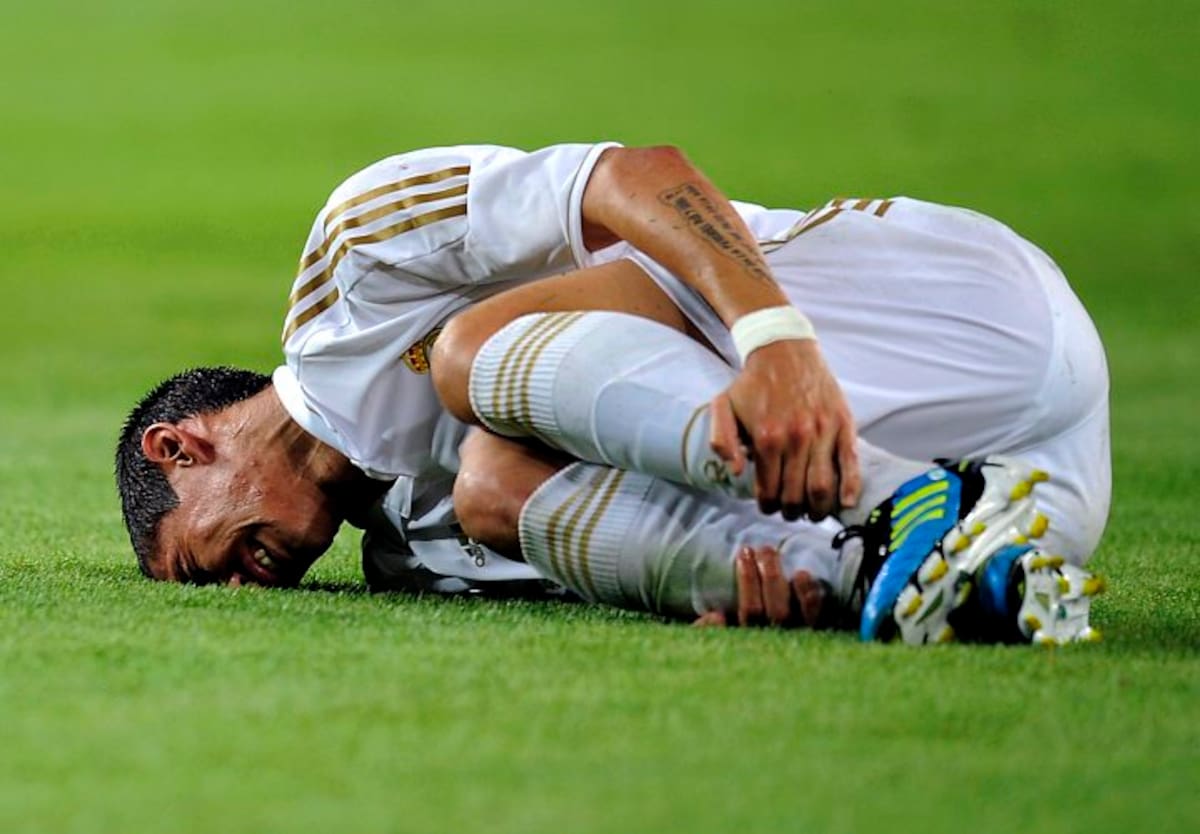 Di María cae luego de una falta (Foto: Afp/VANGUARDIA LIBERAL)