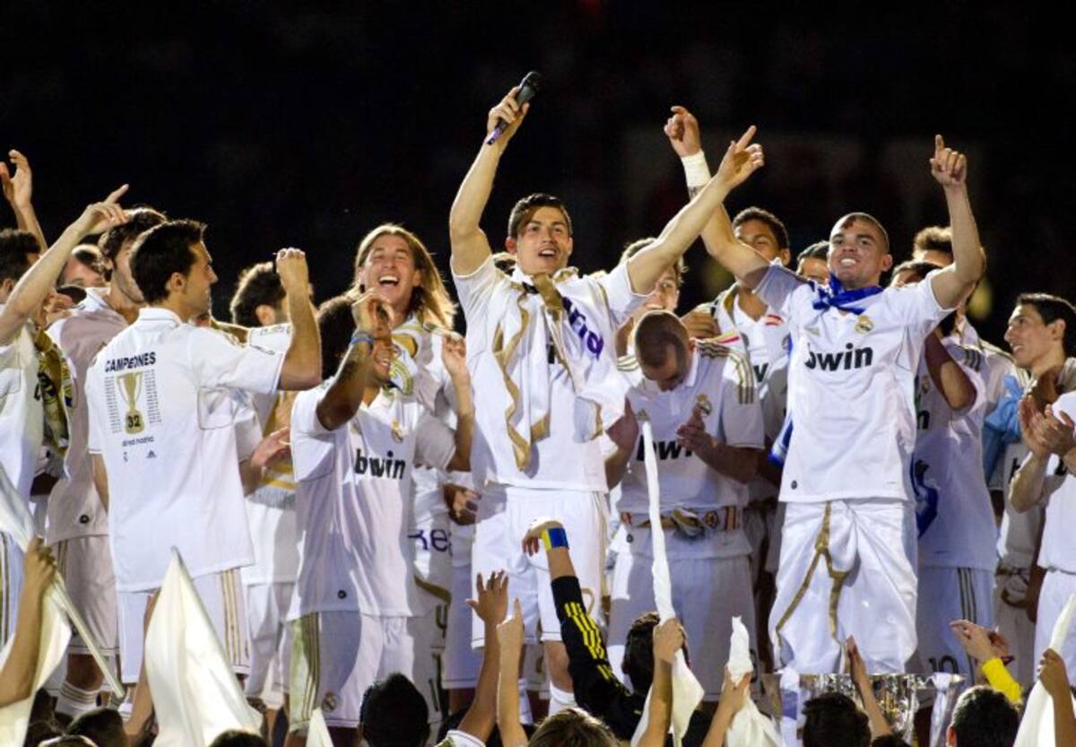 Fiesta blanca en el Bernabéu por el título del Real Madrid (Foto: AFP / VANGUARDIA LIBERAL)