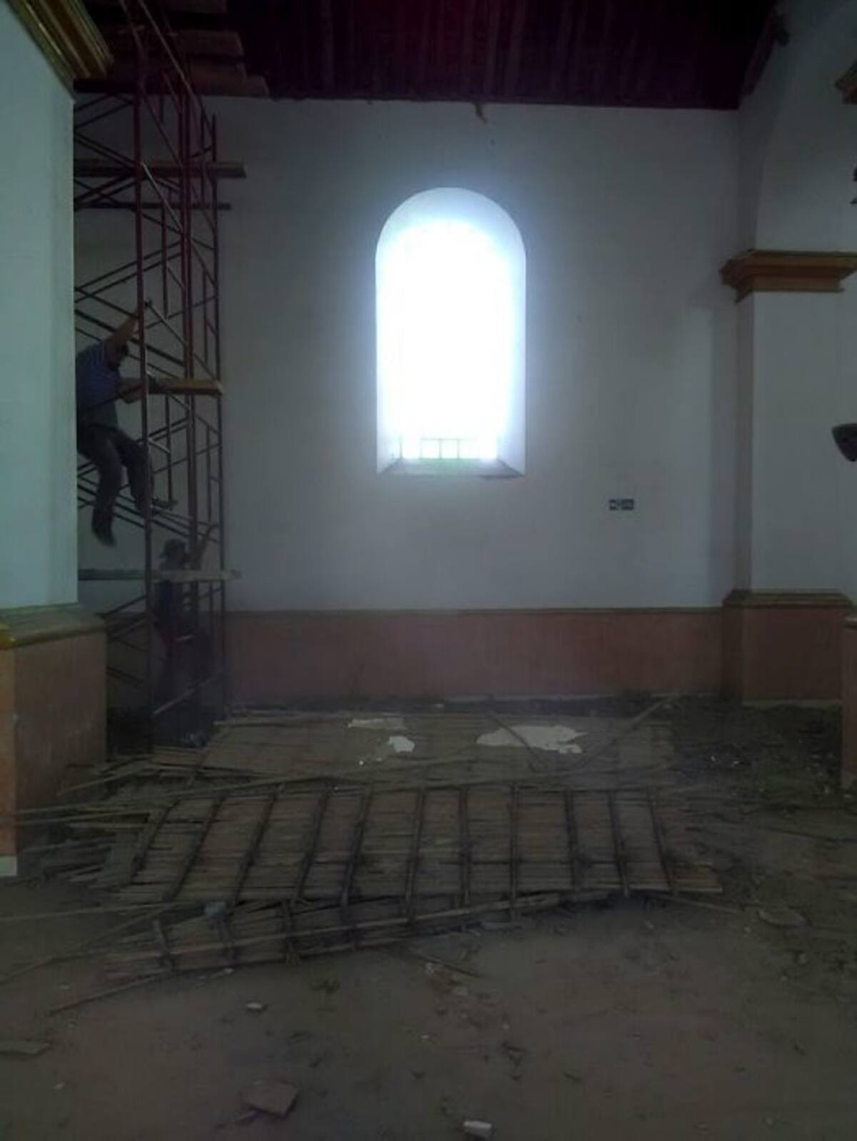 Techo de iglesia de cerca de 200 años se cae a pedazos en Santander (Foto: Suministrada /VANGUARDIA LIBERAL )