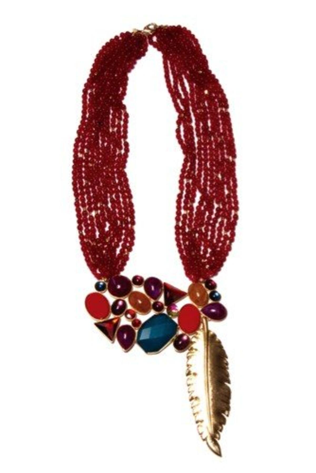 2- El rojo pasión envuelve y seduce. Piedras semipreciosas de distintos colores, que combinan perfecto con una prenda de color negro. $1’350.000 (Foto: Revista Nueva/VANGUARDIA LIBERAL)