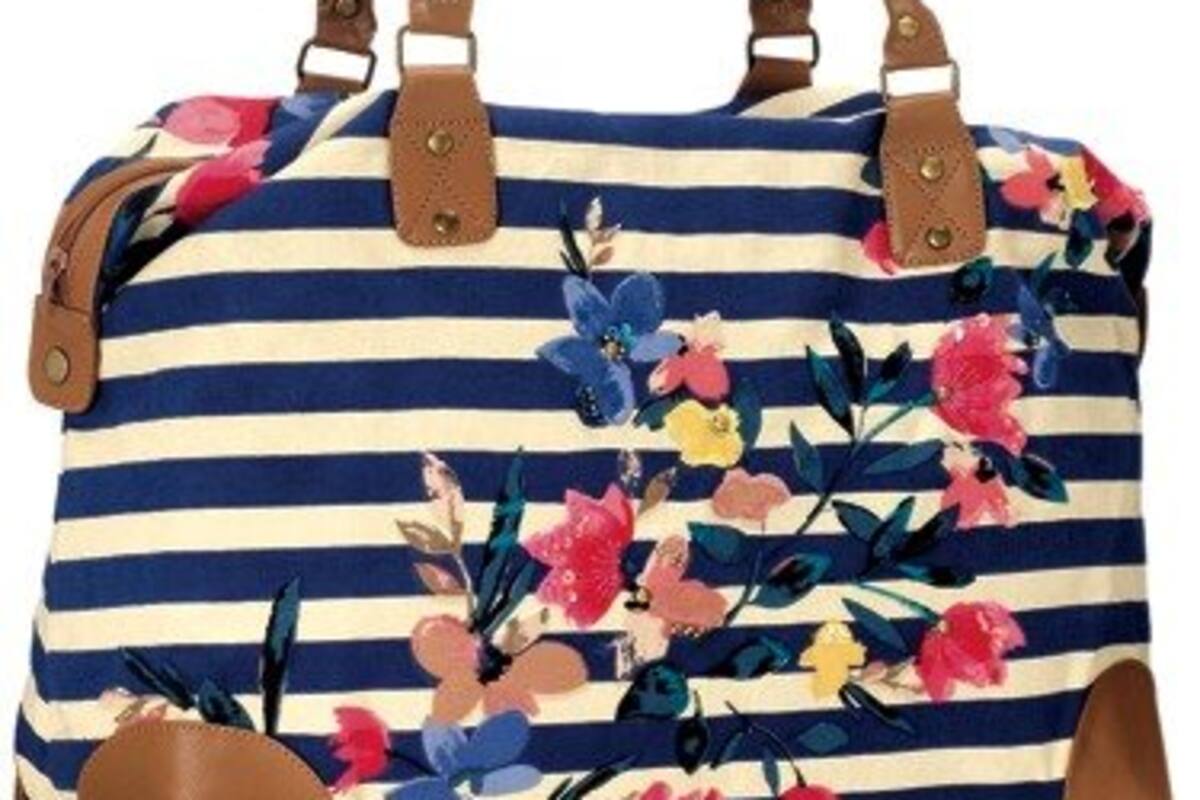 3. La enredadera de flores silvestres sube por las clásicas rayas náuticas. Un buen equilibrio entre lo clásico y lo actual. De Accesorize. $125.900 (Foto: Revista Nueva/VANGUARDIA LIBERAL)