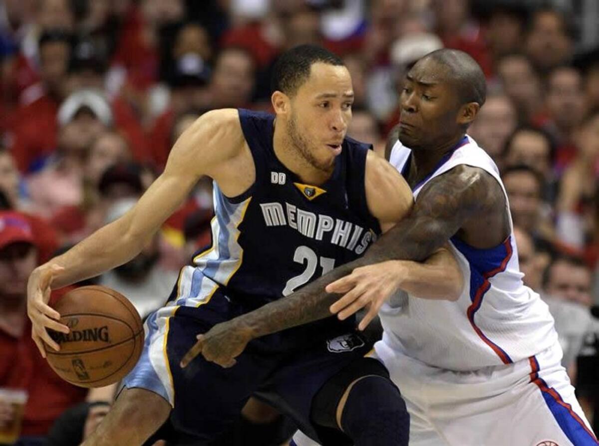 El jugador de los Clippers Jamal Crawford ante Tayshaun Prince de los Grizzlies. (Foto: Efe/VanguardiaLiberal)
