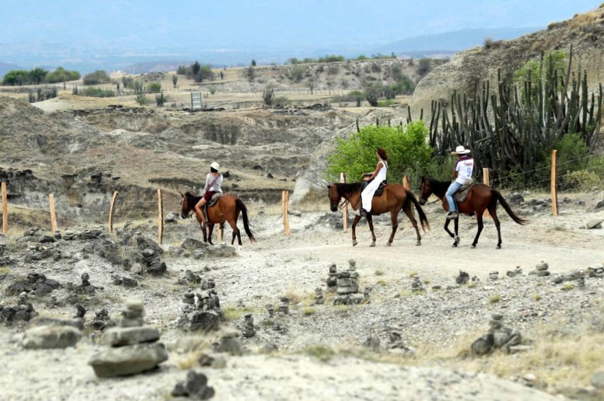 Astrónomos y turistas atraídos por el encanto del cielo del Desierto de La Tatacoa (Foto: EFE /VANGUARDIA LIBERAL)
