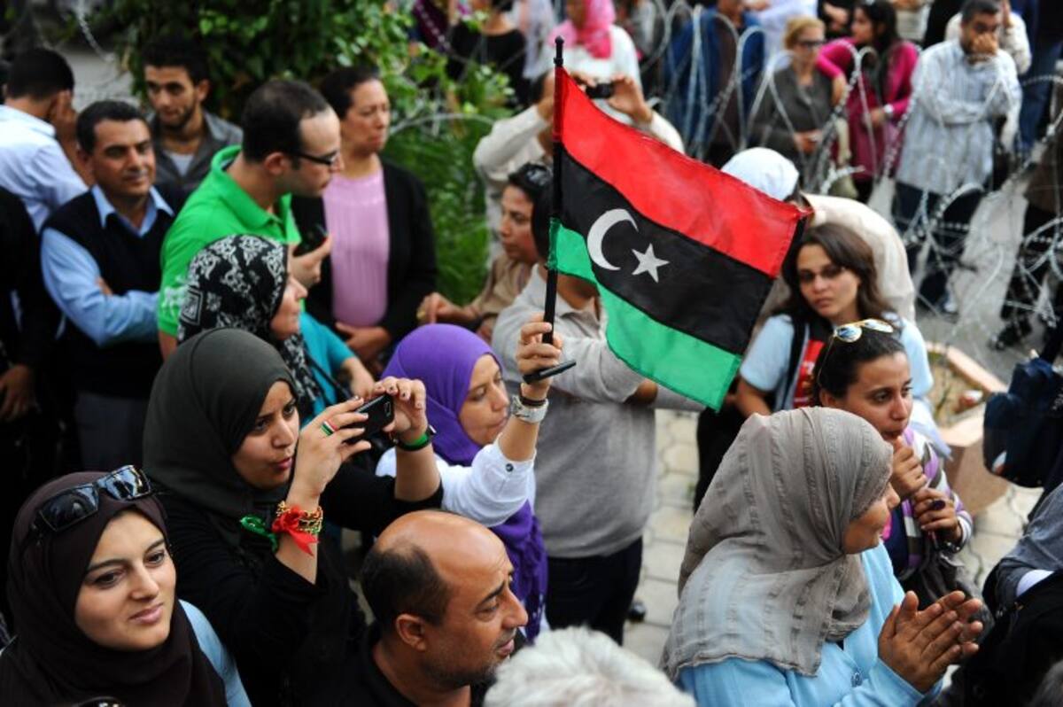 Por las calles, Libios celebran muerte de Muamar al Gadafi. (Foto: Afp / VANGUARDIA LIBERAL)