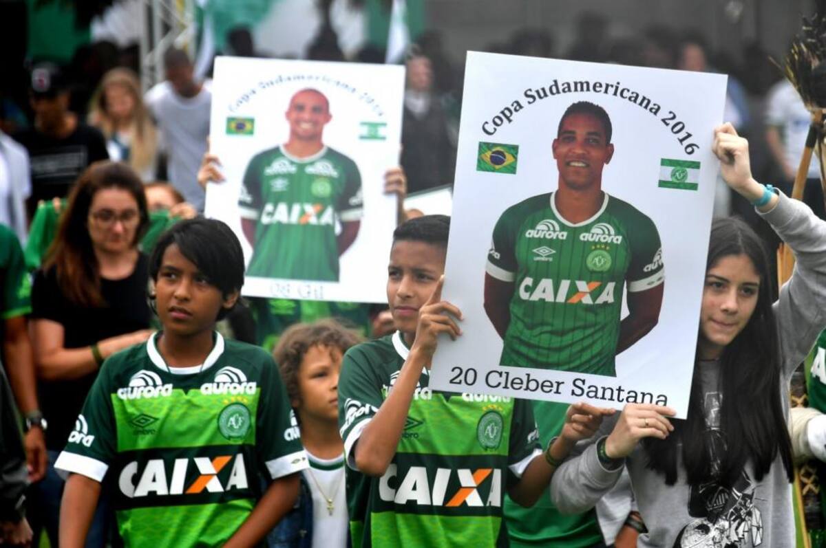 Chapecó despidió con emoción a los futbolistas que le enseñaron a soñar en grande (Foto: AFP /VANGUARDIA LIBERAL)