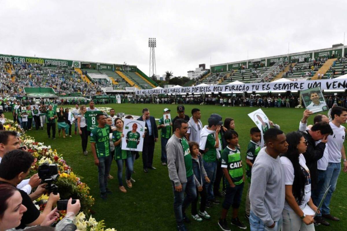 Chapecó despidió con emoción a los futbolistas que le enseñaron a soñar en grande (Foto: AFP /VANGUARDIA LIBERAL)