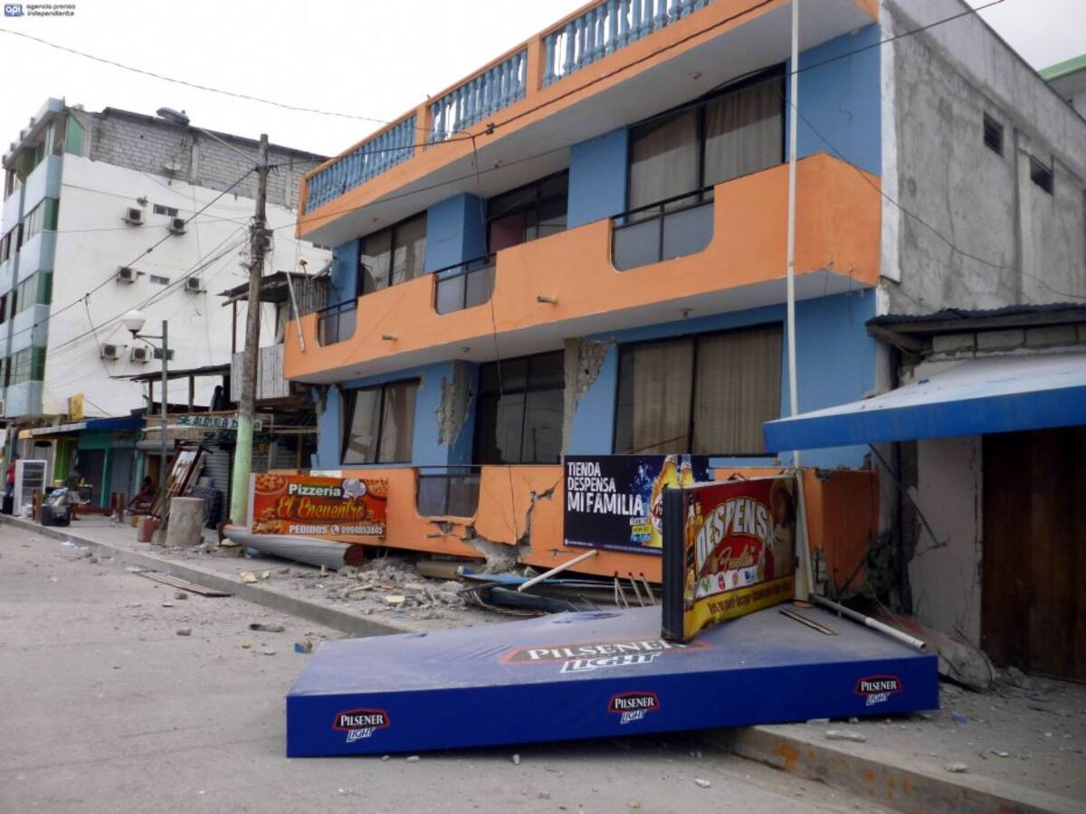 Imágenes del terremoto que dejó dos muertos y seis heridos en Ecuador (Foto: AFP /VANGUARDIA LIBERAL)