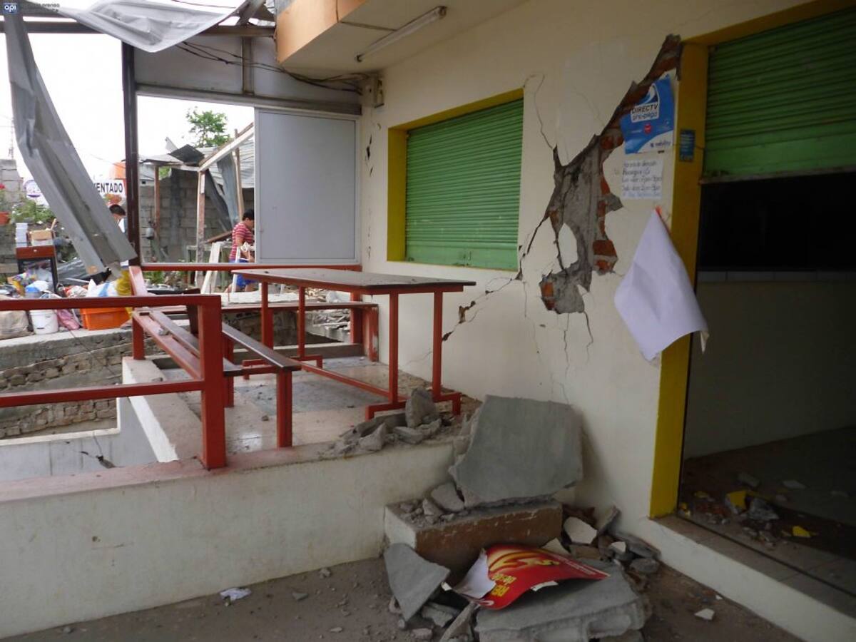 Imágenes del terremoto que dejó dos muertos y seis heridos en Ecuador (Foto: AFP / VANGUARDIA LIBERAL)