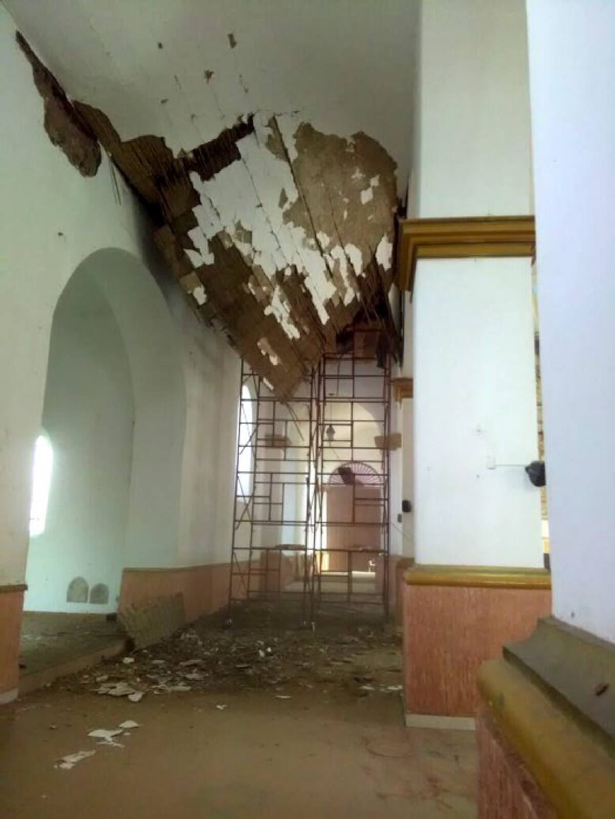 Techo de iglesia de cerca de 200 años se cae a pedazos en Santander (Foto: Suministrada /VANGUARDIA LIBERAL)