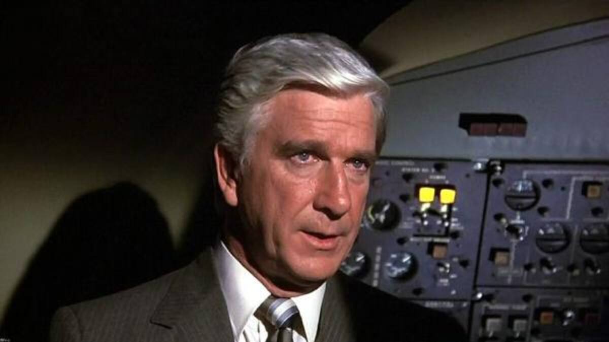 Leslie Nielsen protagonizó en 1980 de 'Aterriza como puedas'.(Foto: TMZ )