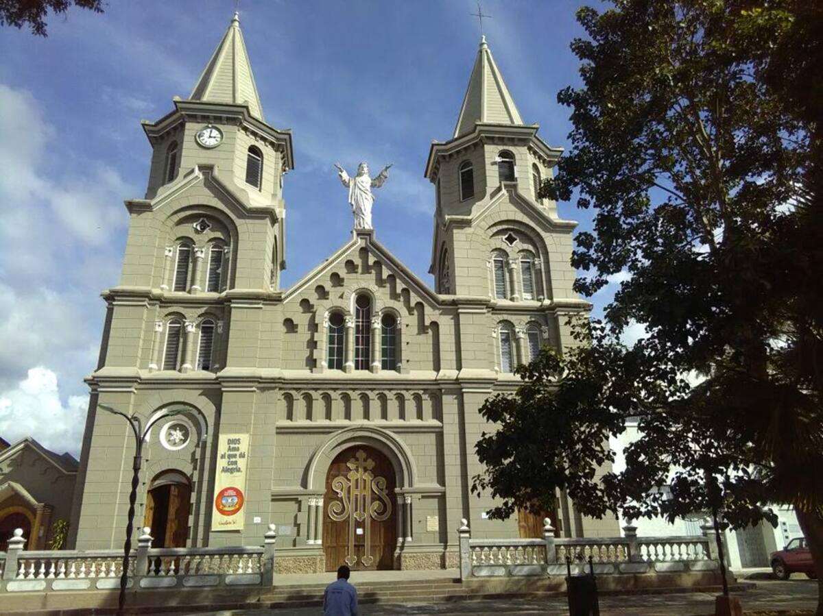 Techo de iglesia de cerca de 200 años se cae a pedazos en Santander (Foto: Suministrada /VANGUARDIA LIBERAL)